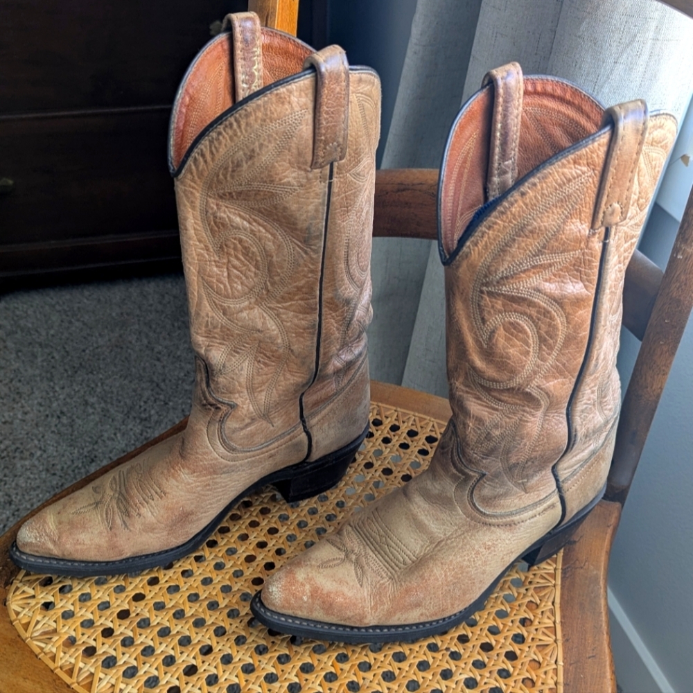 Vintage Dingo Women's Tan Western Cowboy Boots Size 8